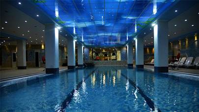 استخر هتل هالی تهران استخر هتل هالی تهران